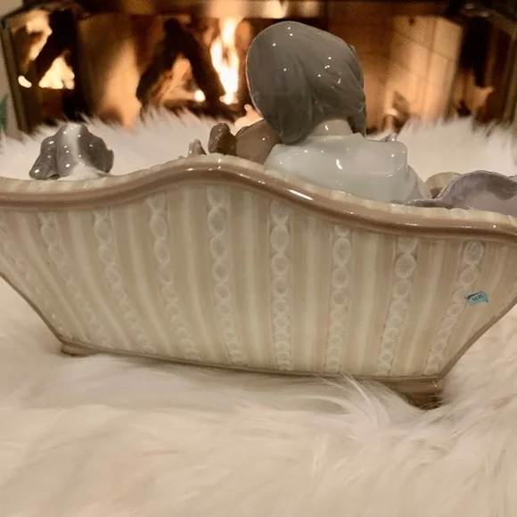 Lladro Big Sister Figurine New In Box - Picture 6 of 8